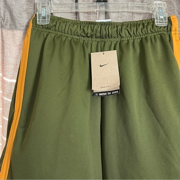 NWT Nike Men's Rough Green Dri-FIT Knit Hybrid 9" Training Shorts Size Small - Picture 3 of 13